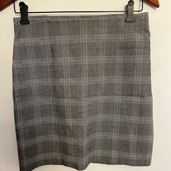 5/20$ Dynamite Gray Plaid Women's Skirt size medium - Picture 2 of 6